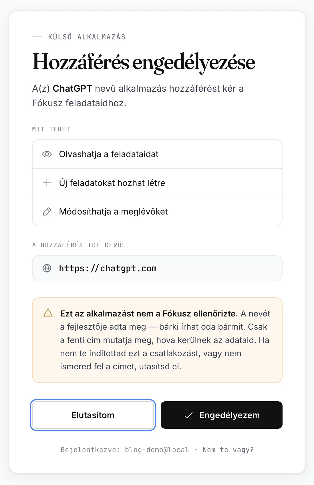 A Heti Fókusz jóváhagyó képernyője a ChatGPT kérésével: „A(z) ChatGPT nevű alkalmazás hozzáférést kér a Fókusz feladataidhoz.”, a „Mit tehet” lista, „A hozzáférés ide kerül” alatt a https://chatgpt.com cím, a sárga figyelmeztető doboz, az Elutasítom és az Engedélyezem gomb
