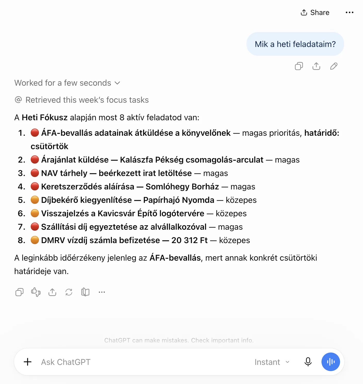 ChatGPT-beszélgetés: a „Mik a heti feladataim?” kérdésre a „Retrieved this week's focus tasks” sor, majd nyolc feladat számozott listája prioritás-jelöléssel és határidővel, a végén a legsürgősebb tétel kiemelése
