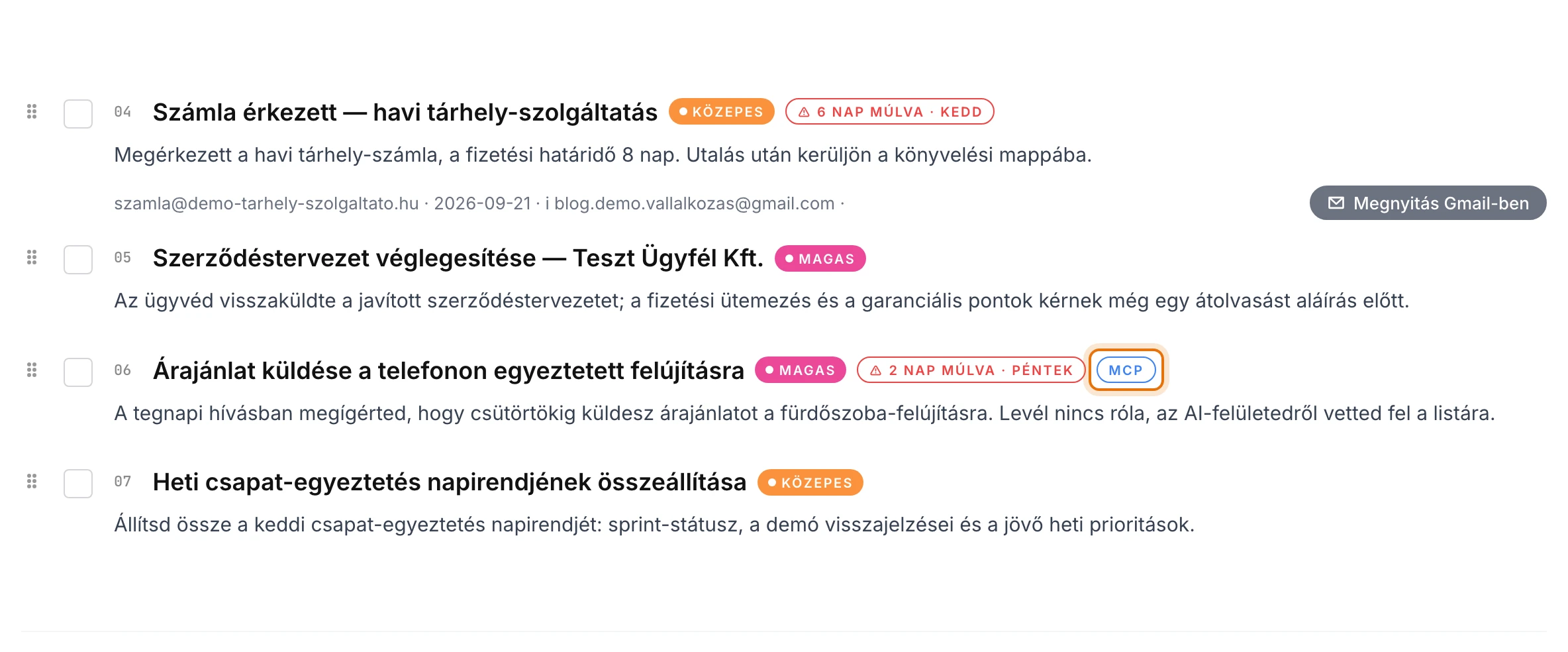 képernyőkép · a „Heti fókusz” lista részlete világos témában: e-mailből született tételek között egy AI-felületről beküldött tétel áll bekarikázott „MCP” címkével; a tételen látszik a prioritás és a határidő; minden adat kitalált mintaadat
